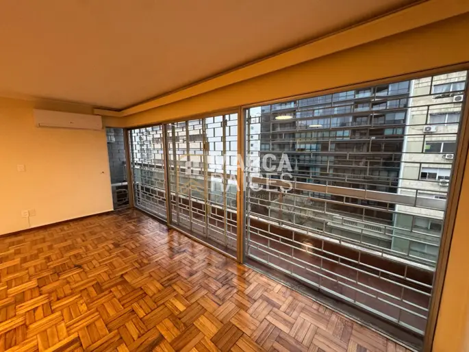 Alquiler Apartamento 3 Dormitorios mas Servicio, 4 Baños con Garage. Pocitos, Montevideo
