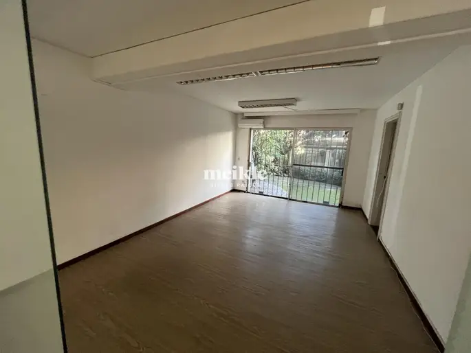 Venta local en Carrasco céntrico con renta