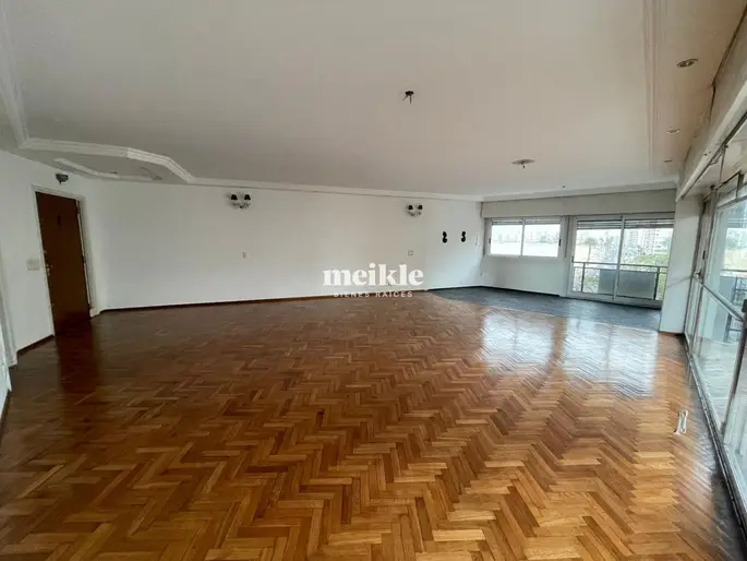Venta amplio apartamento de 3 dormitorios sobre la Rambla de Pocitos