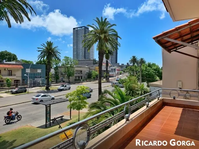 Venta CON RENTA Casa Jacinto Vera Nuevocentro 6 Dormitorios Bulevar Artigas