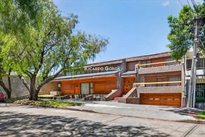 Hermoso chalet, 2 casas, 6 dormitorios, Fondo, Piscina en Prado