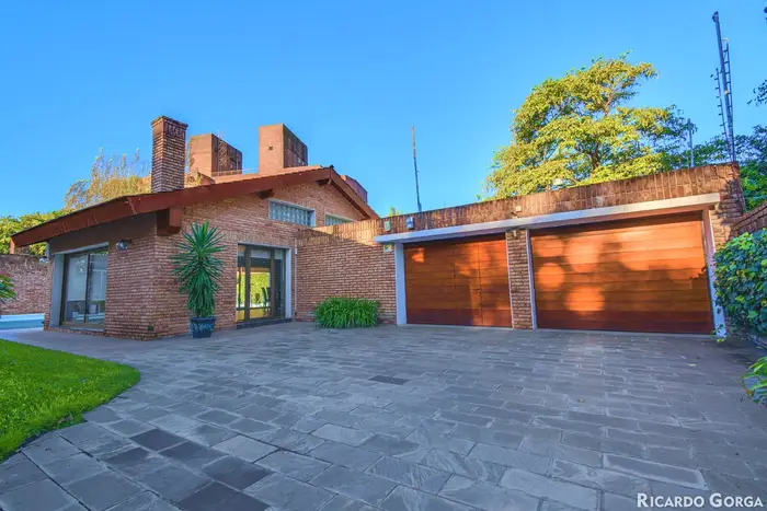 La mejor casa del Prado!!! 3 dormitorios + servicio, cocheras, fondo, piscina