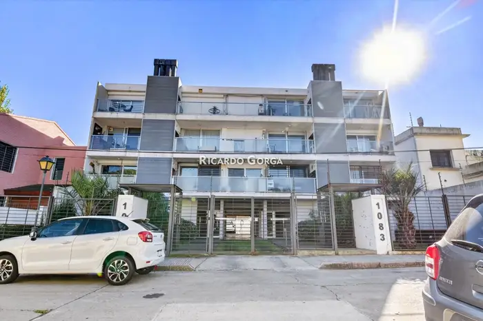 Hermoso Apartamento de 3 dormitorios, 2 baños y 2 cocheras en Prado Sur