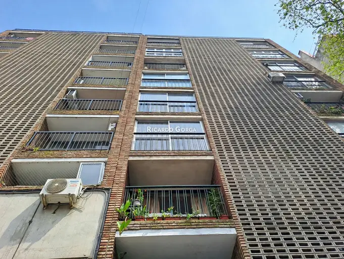 Apartamento en venta 2 dormitorios frente a Colegio Elbio Fernandez -Centro