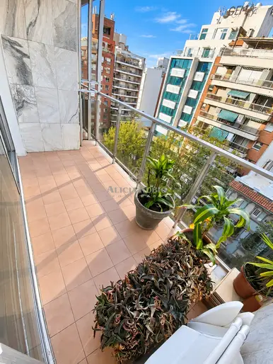 ROQUE GRASERAS CASI VILLA BIARRITZ. PISO ALTO. ESTAR. POSIBLE PARRILLERO, GARAJE. TODO RECICLADO!