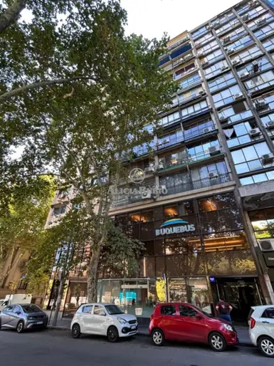 RIO NEGRO CASI 18 DE JULIO, EDIFICIO DE SOLO OFICINAS.  85 MTS, PISO 5 AL FRENTE
