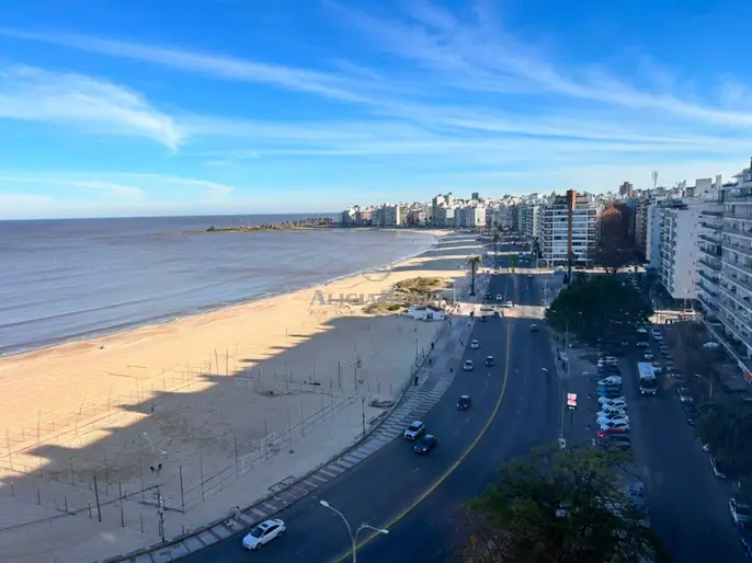 RAMBLA Y BUXAREO. 197 MTS. TODO RECICLADO! 4 DORM + ESCRIT+ SERVICIO + BALCONES. GC$30.000 LOSA+ AGUA + VIG24