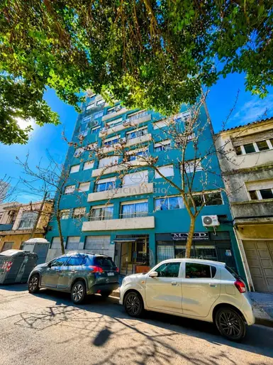Pastoriza 1420 esq RIVERA. 3 DORM Y SERVICIO, ESTUFA LEÑA- PATIO CON  PARRILLERO. 90 MTS.