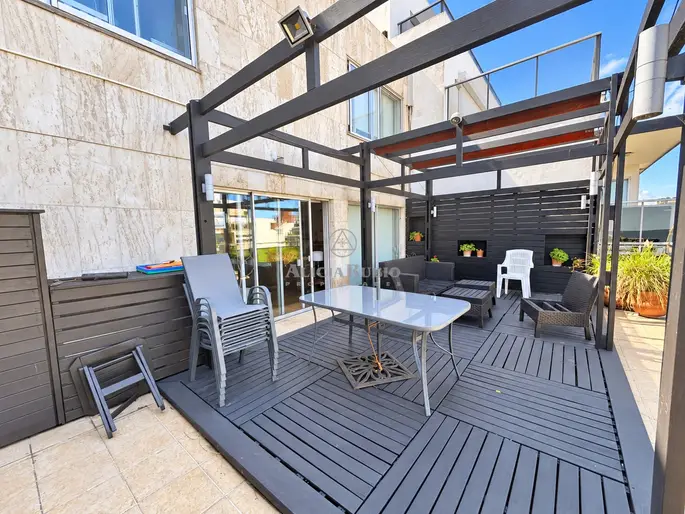 PENTHOUSE DUPLEX CON 4 SUITES SOBRE VIDAL A PASOS DE VILLA BIARRIZ Y RAMBLA DE PUNTA CARRETAS. 2 GJES INDEP