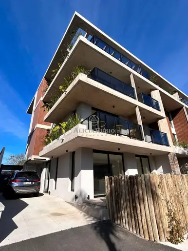 COOPER 2265 - DOSACRES - A ESTRENAR HOY!!  UNIDAD 2/3 DORM .  2 COCHERAS. PATIO CON PARRILLERO PROPIO. AMENITIES: PISCINA, LAUDRY, BBCOAS, GYM, PLAYROOM. VIG24HRS.