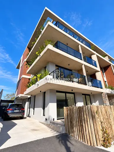 COOPER 2265 - DOSACRES - A ESTRENAR HOY!!  UNIDAD 2/3 DORM .  2 COCHERAS. PATIO CON PARRILLERO PROPIO. AMENITIES: PISCINA, LAUDRY, BBCOAS, GYM, PLAYROOM. VIG24HRS.