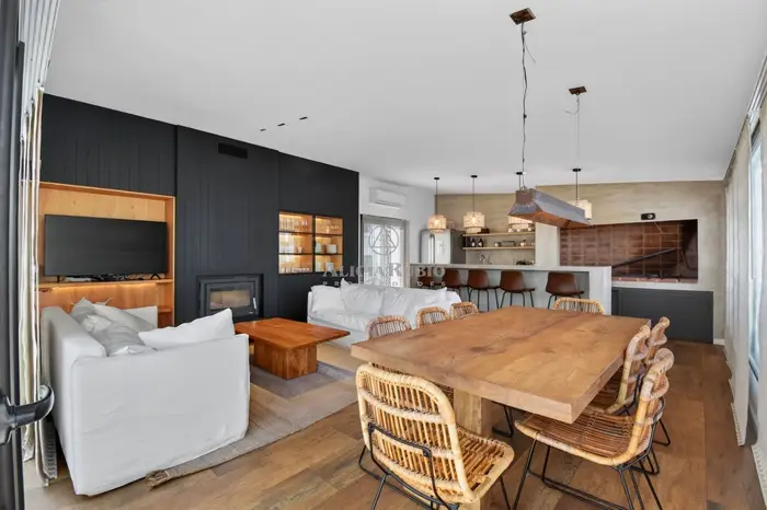 JUAN MARIA PEREZ CASI RAMBLA. DUPLEX. GRAN BBCOA EXCLUSIVA. 3 ESTUFAS LEÑA.  235 MTS EDIF. GJE + ALQ OTRO.