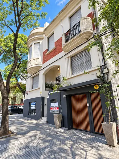 BERRO 957  ESQ. LAMAS. ESQUINA. RECICLADA! LOCAL COMERCIAL  + CASA DUPLEX CON AZOTEA. LLAVES!