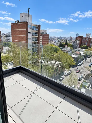 FRANZINI Y SARMIENTO.  NUEVO DEL 2025. EDIFICIO "PARK  SQUARE ". BALCON. 2 DORM 2 BAÑOS(SUITE). GARAJE FIJO. GC$9.000. AMENITIES!