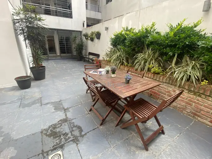 21 de SETIEMBRE Y BTO BLANCO, MODERNO 2009!  SOL NORESTE. PATIO CON PARRILLERO. 2 GJES. PISCINA EXT COMUN.
