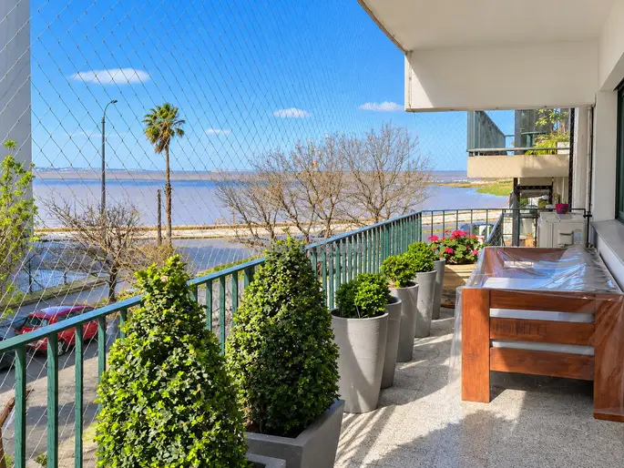 JUAN MARIA PEREZ Y RAMBLA. 250 MTS. BALCON. PATIO.GC$28.000. GARAJE 4X4!