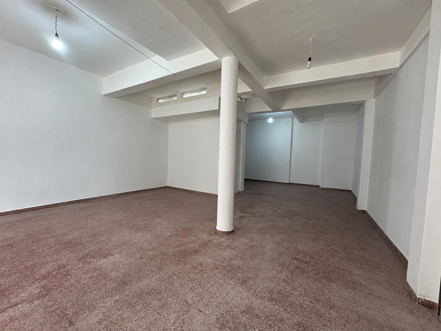 Local en Tres Cruces, propiedad 274776 -Imagen 4