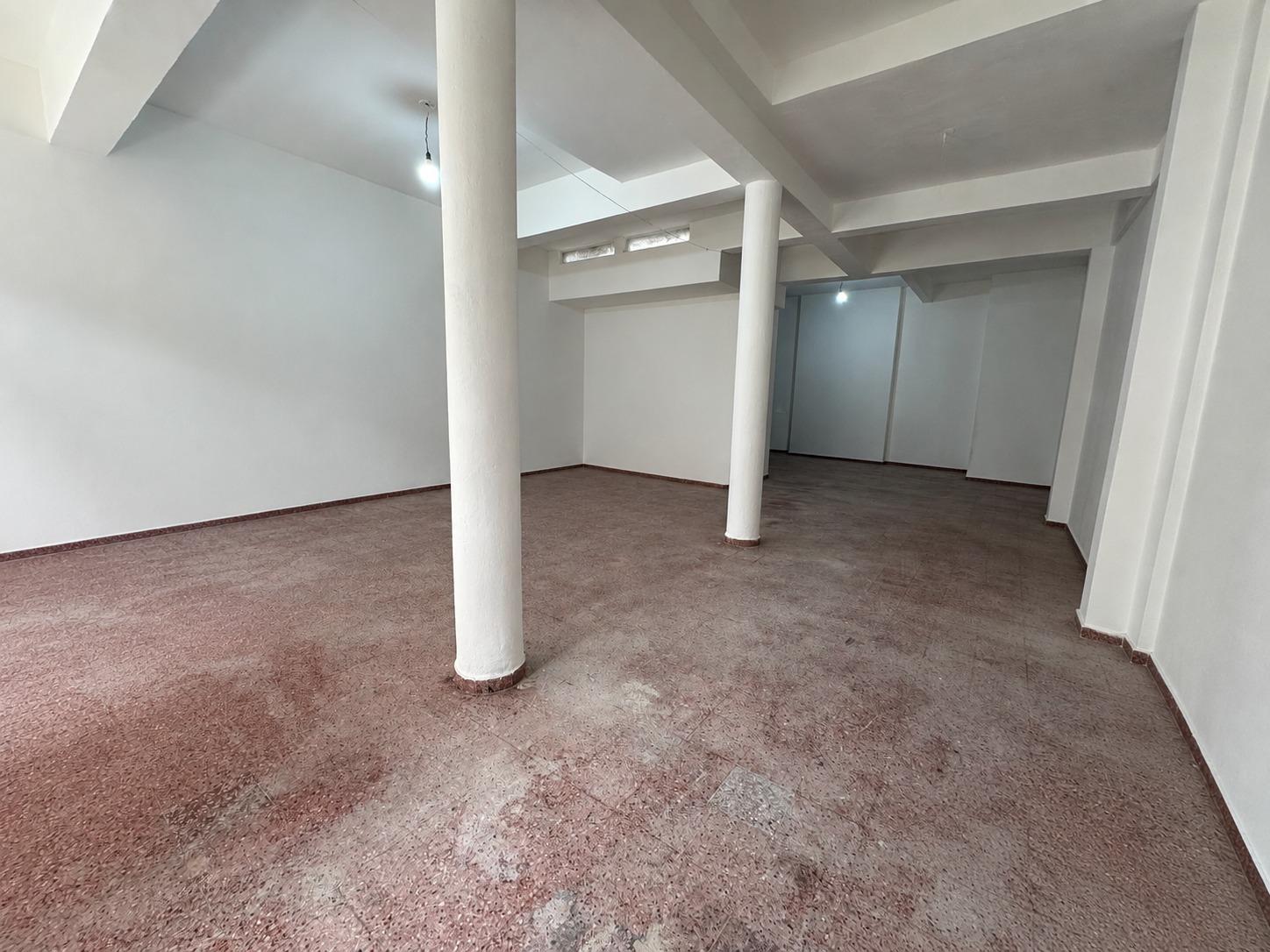 Local en Tres Cruces, propiedad 274776 -Imagen 1