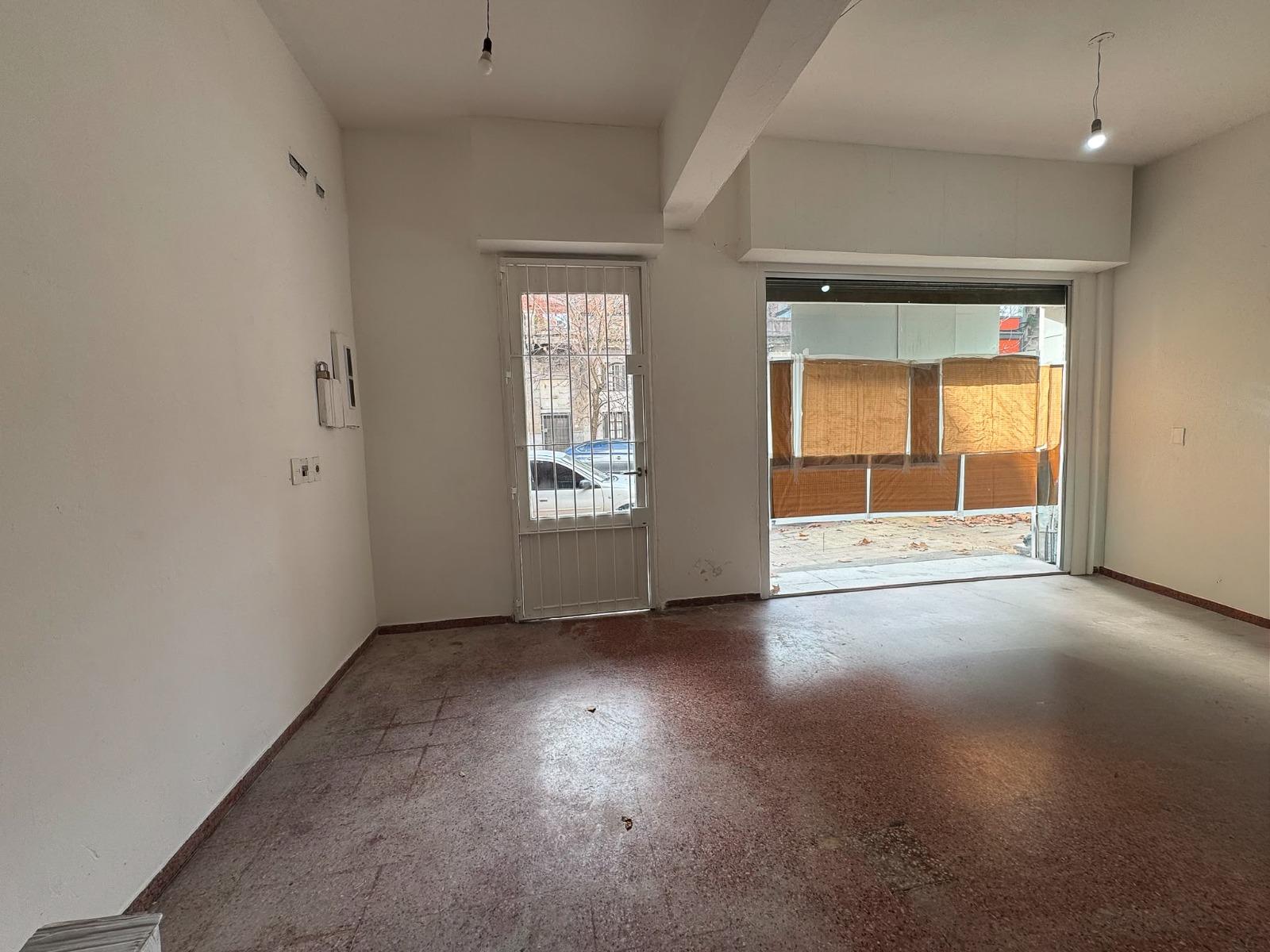 Local en Tres Cruces, propiedad 274776 -Imagen 6