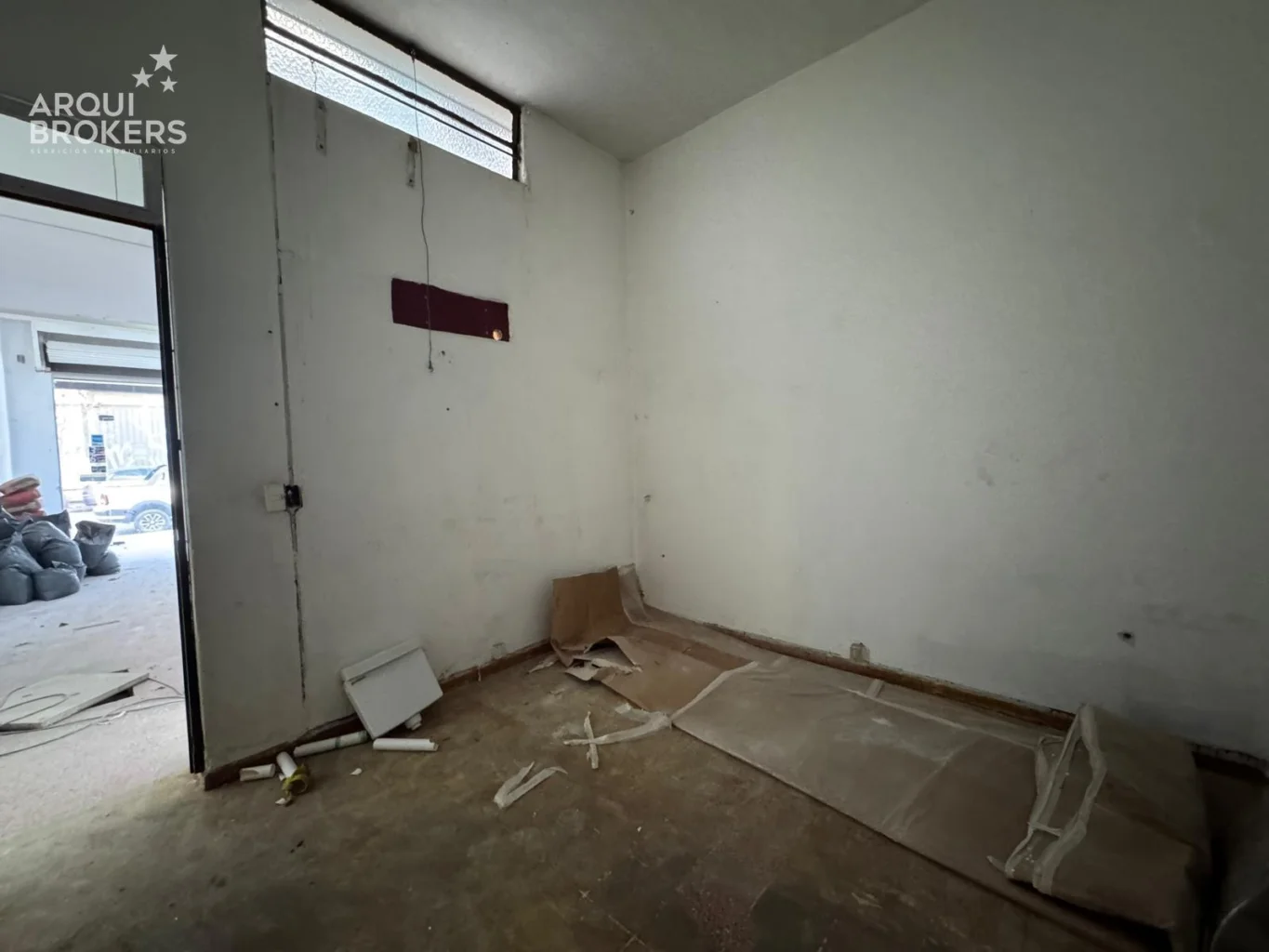 Local en Tres Cruces, propiedad 273254 -Imagen 4