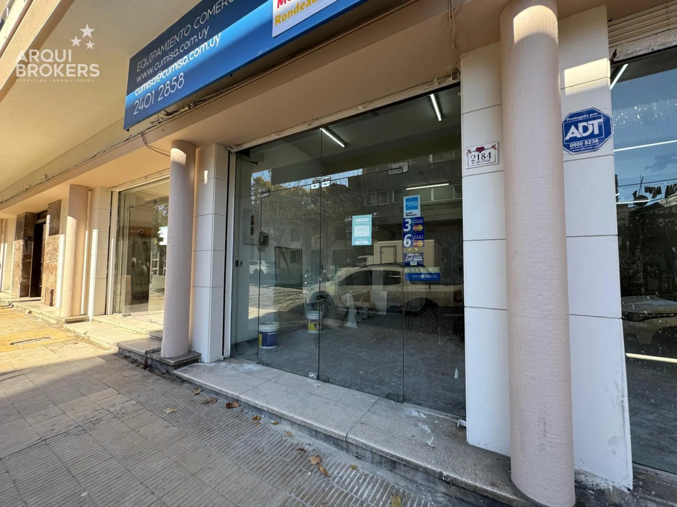 Local en Tres Cruces, propiedad 273258 -Imagen 1