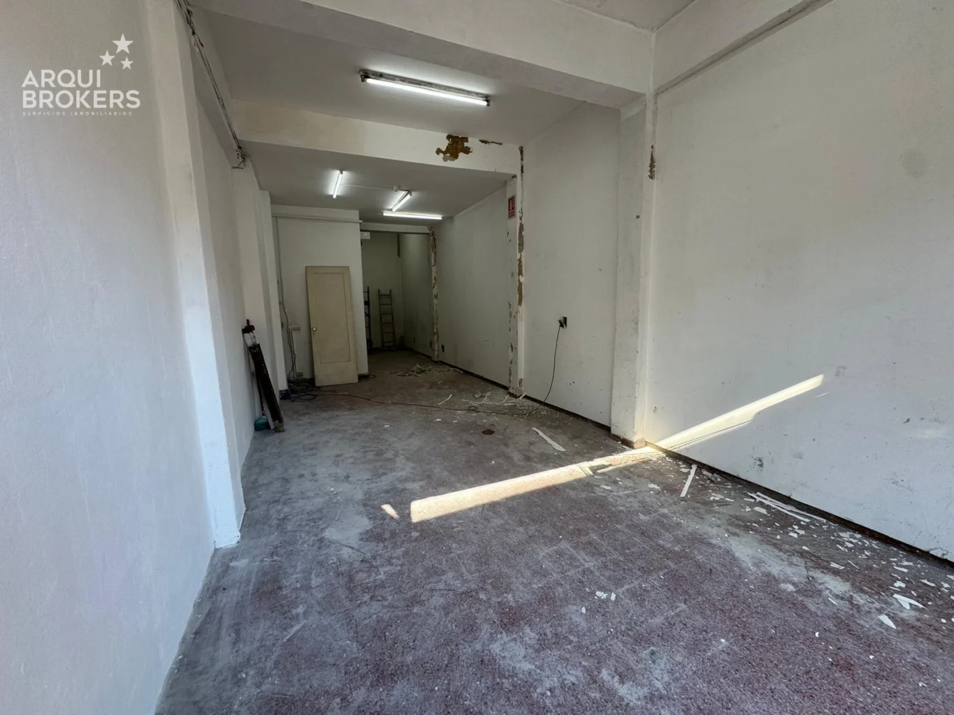 Local en Tres Cruces, propiedad 273258 -Imagen 7