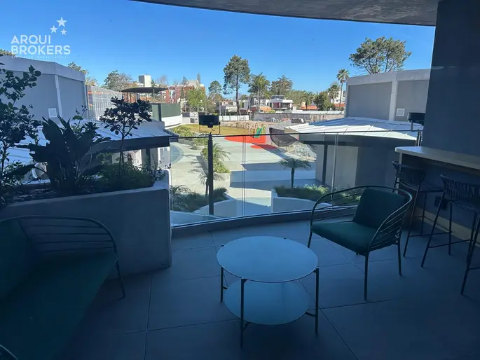 Apartamento de tres dormitorios en venta en Parque Roosvelt - 1405