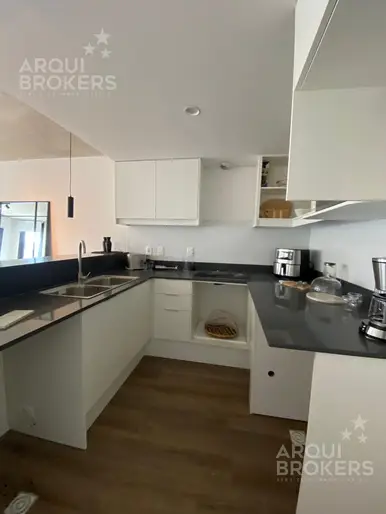 Apartamento  de dos dormitorios en venta en Pocitos - 703