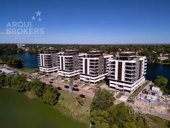 Apartamento de tres dormitorios en venta en Parque Carrasco - 302
