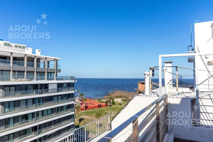 Apartamento  en venta en Punta Carretas de 2 dormitorios con garaje