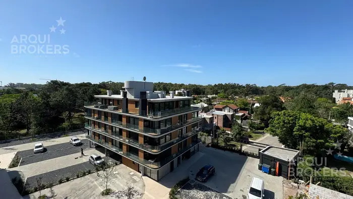 Apartamento de tres dormitorios en venta en Barra de Carrasco - 304