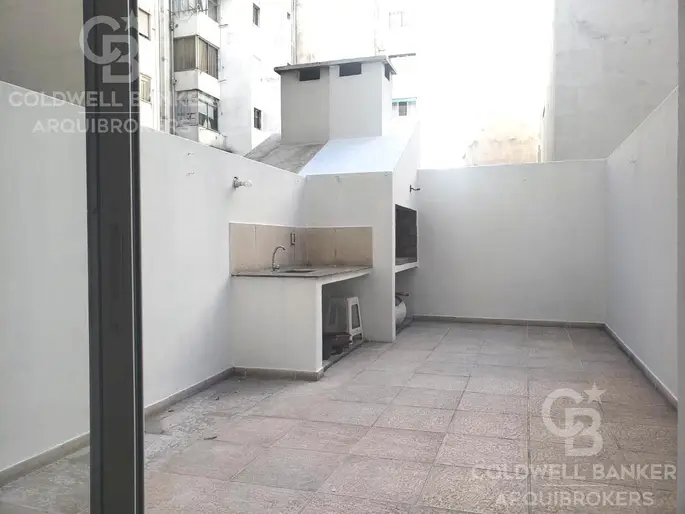 Apartamento  en alquiler en Pocitos de 1 dormitorio con patio y parrillero