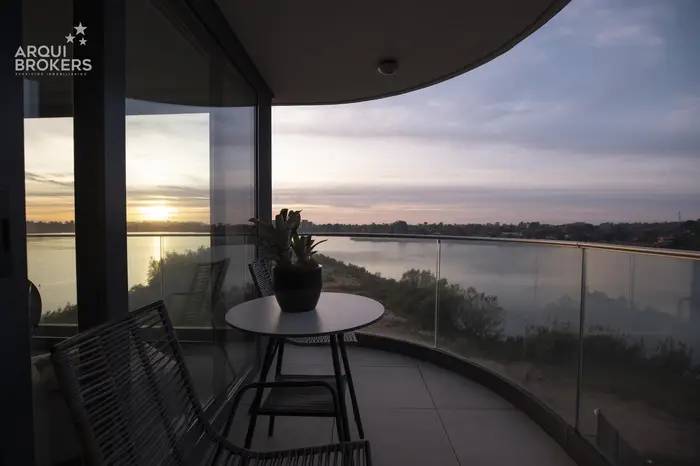 Apartamento de dos dormitorios en venta en Parque Carrasco - 1111B