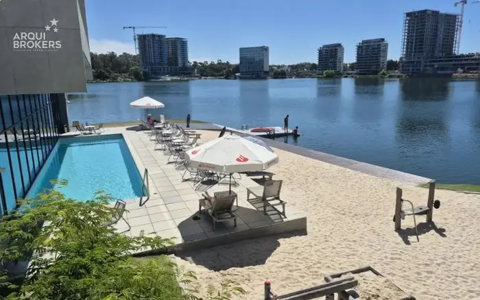Apartamento de dos dormitorios en venta en Parque Carrasco - 1615A