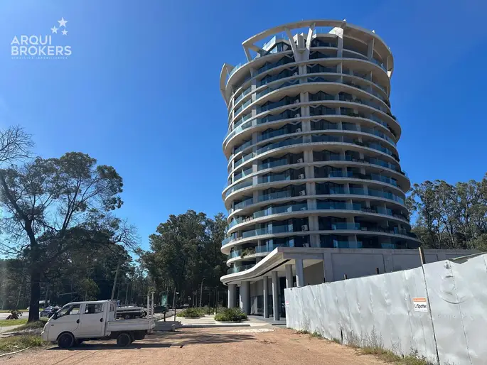 Apartamento de dos dormitorios en venta en Parque Roosevelt - 908