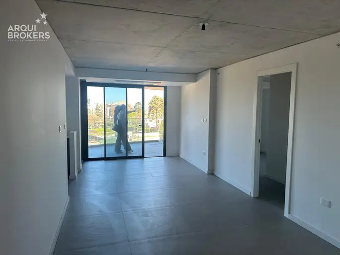 Apartamento de tres dormitorios en alquiler en Parque Roosevelt - 606