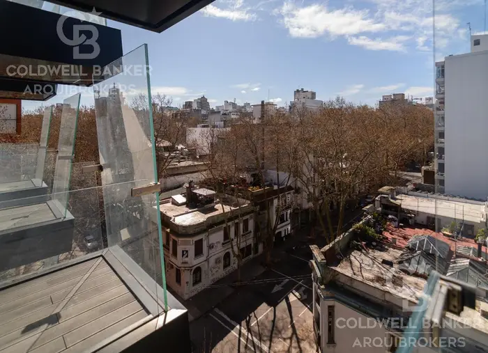 Venta apartamento penthouse cuatro dormitorios con renta en Centro - 1002