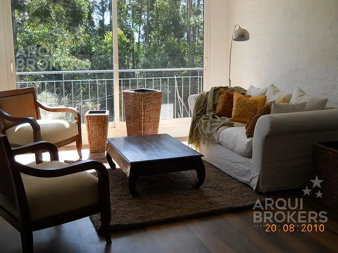 Apartamento de cuatro dormitorios en venta en Haras del Lago
