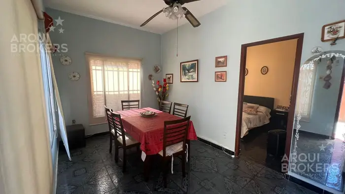Casa de dos dormitorios en  venta en Jardines del Hipódromo