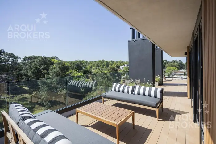 Apartamento de tres dormitorios en venta en Barra de Carrasco - 205B