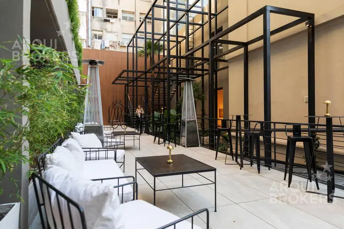 Apartamento  de dos dormitorios en venta en Pocitos - 002