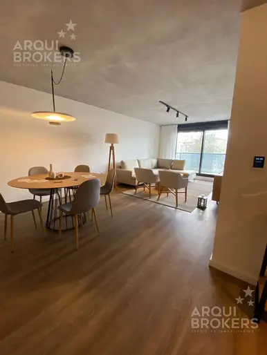 Apartamento  de dos dormitorios en venta en Pocitos - 202
