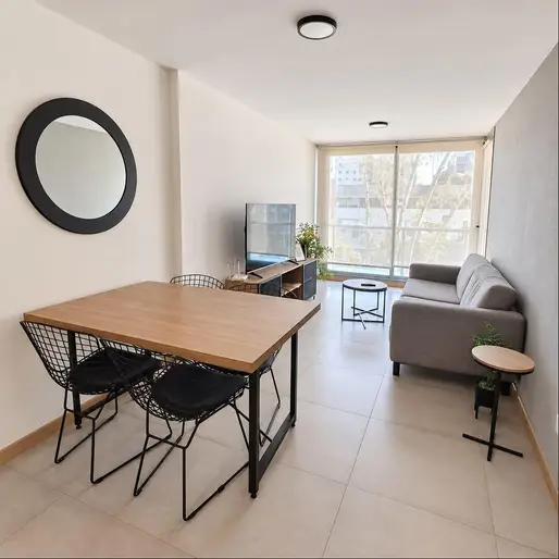 Apartamento de 1 dormitorio amueblado con garage