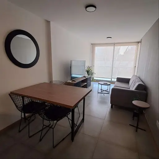 Apartamento de 1 dormitorio amueblado con garage
