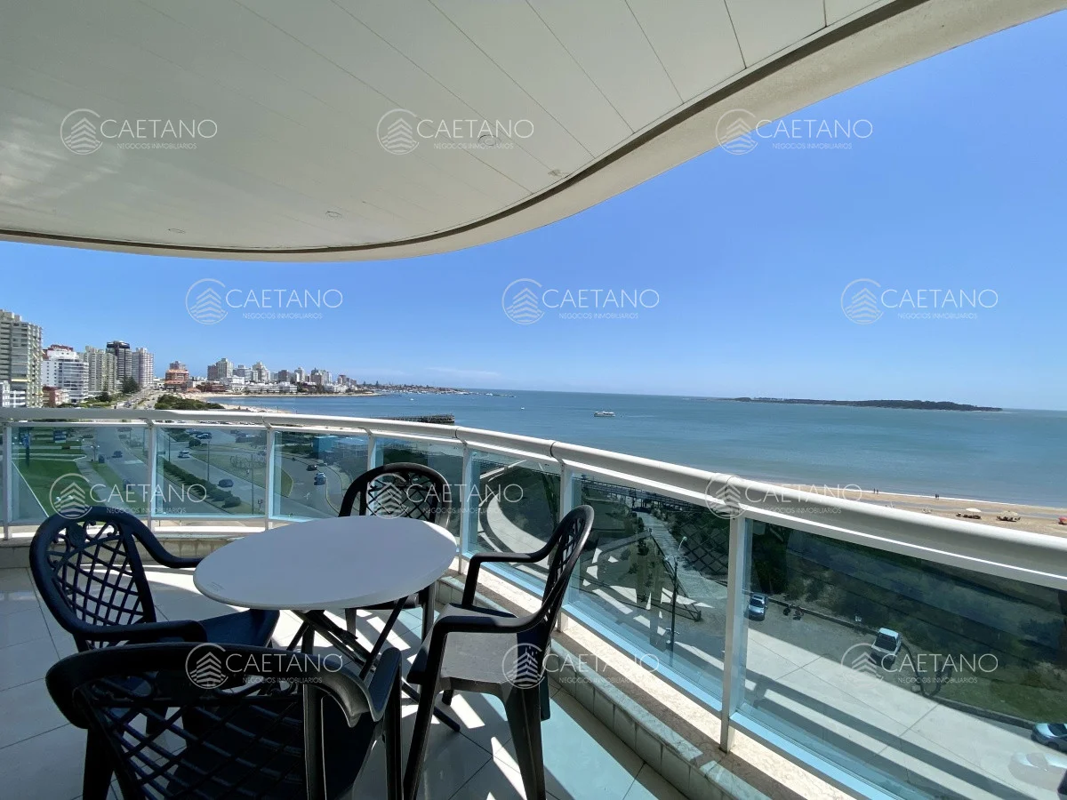 Apartamento en Playa Mansa, propiedad 215138 -Imagen 2