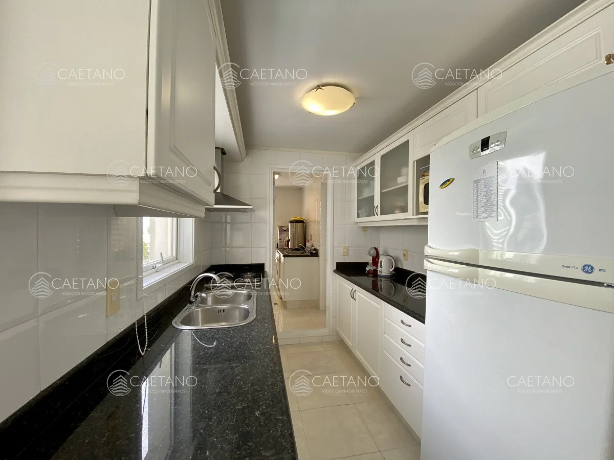 Apartamento en Playa Mansa, propiedad 215138 -Imagen 11