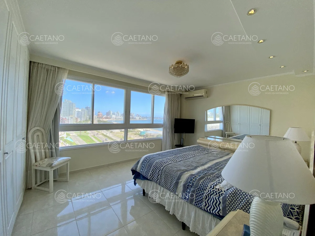 Apartamento en Playa Mansa, propiedad 215138 -Imagen 12