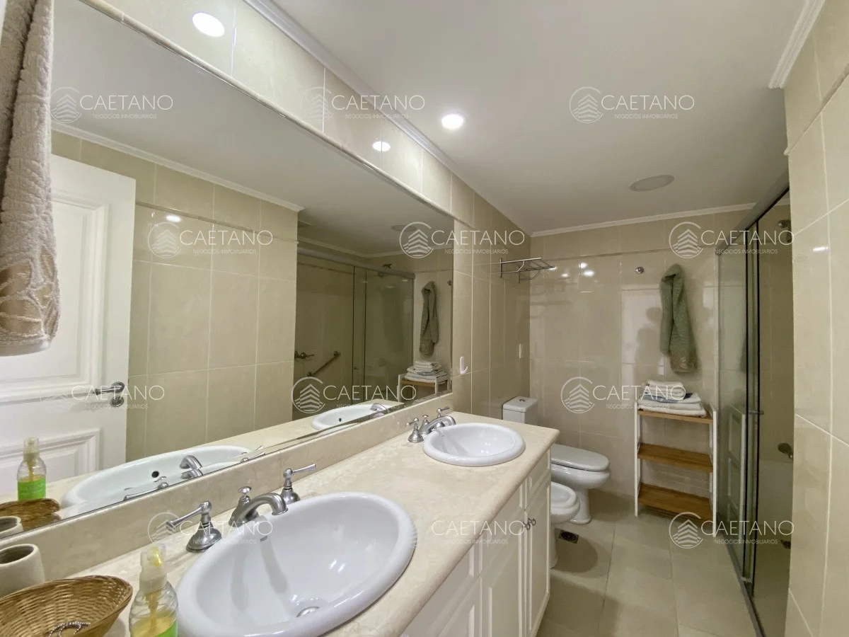 Apartamento en Playa Mansa, propiedad 215138 -Imagen 15