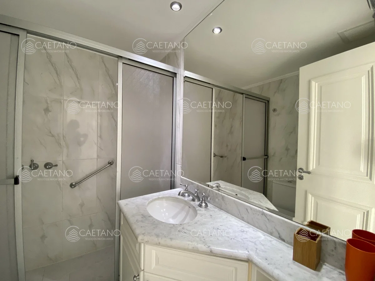 Apartamento en Playa Mansa, propiedad 215138 -Imagen 17