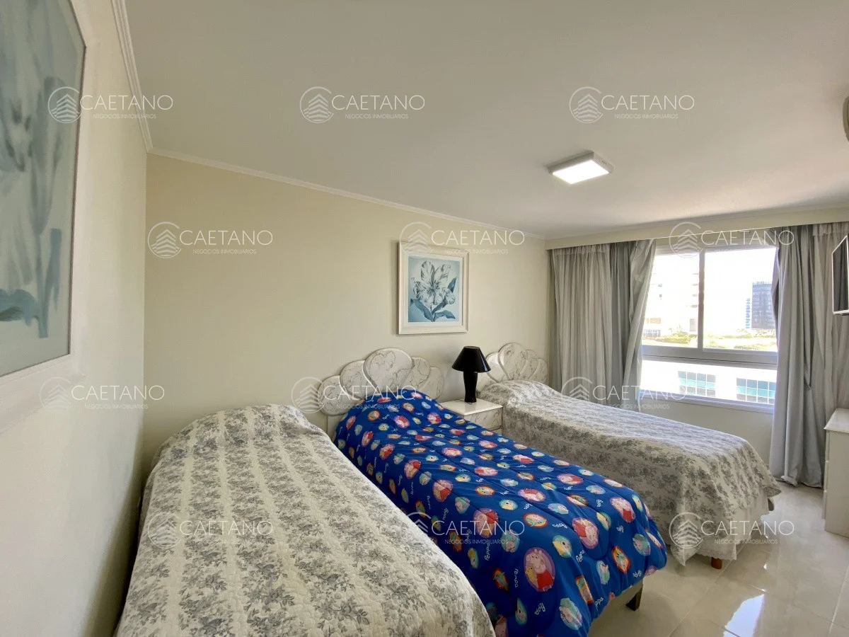 Apartamento en Playa Mansa, propiedad 215138 -Imagen 18